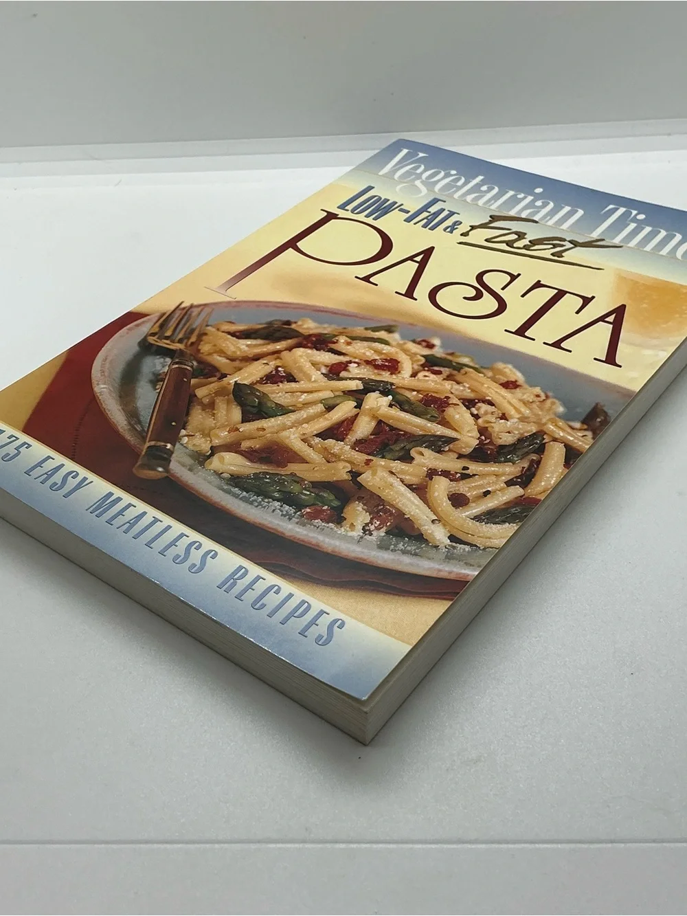 Vintage Vegetarian Times Low Fat & Fast Pasta 175 Easy Meatless Recipes Cookbook